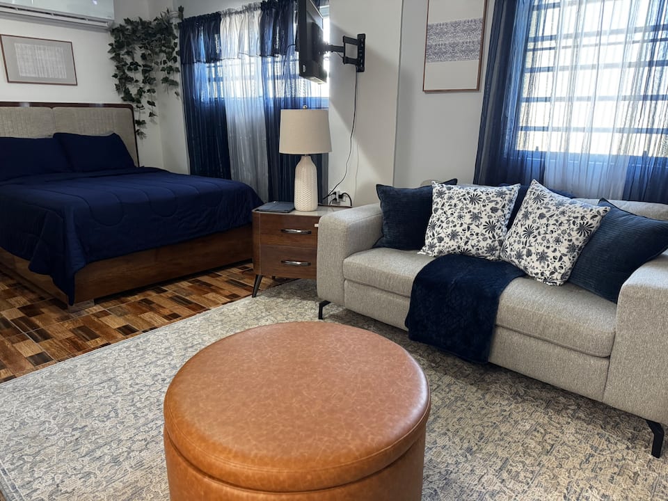 King suite with lounge area